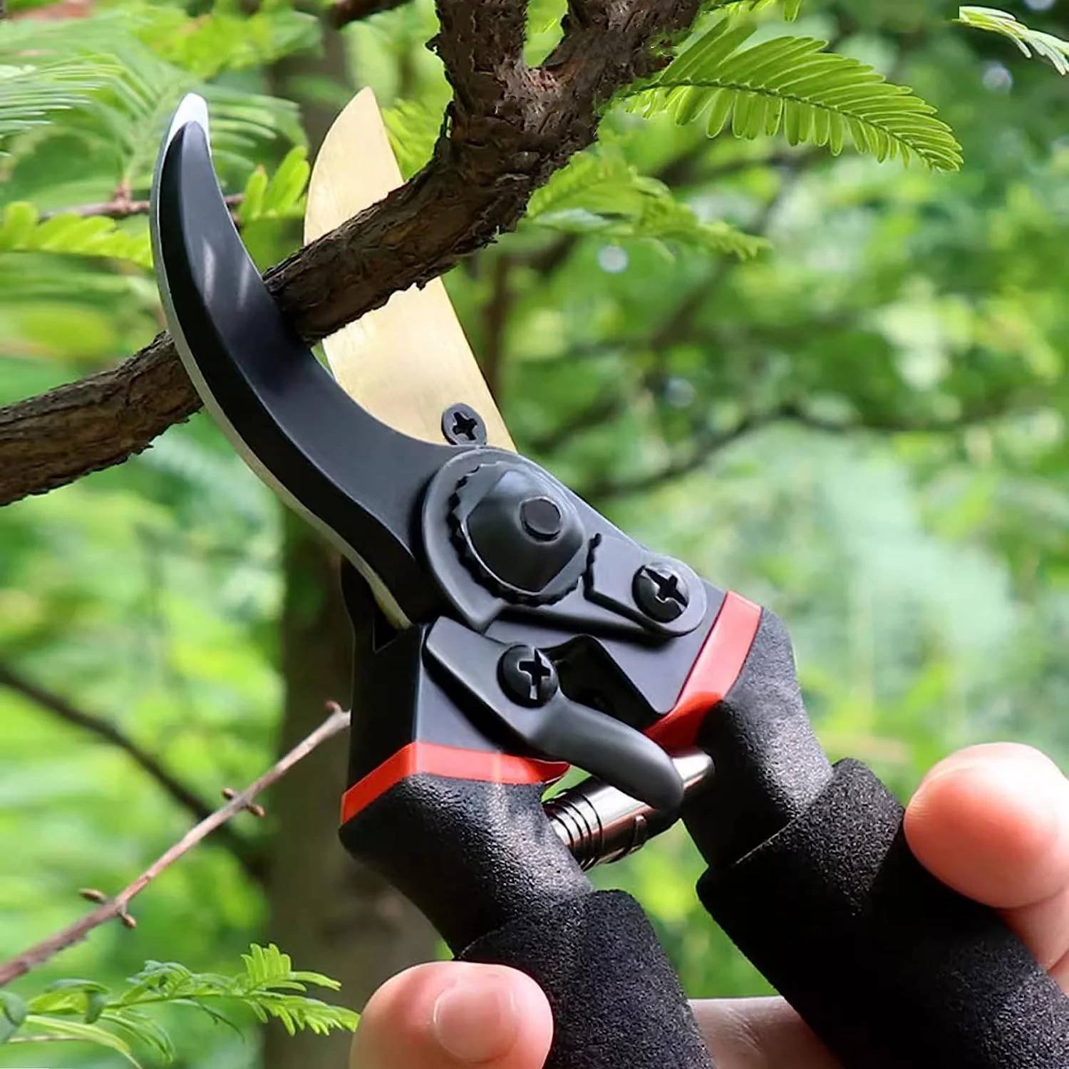 Specification：
Name: Garden tools - Pruning shears
Material: Titanium Steel + Alloy Steel
Color: Black
Size: 8.07x6.49x1.17 inch
Weight: 0.64 lb

Features:

✅These quality snips come with precision-sharpened blades and are ready to tackle all of your deadheading, trimming, and shaping needs for your roses, annuals, vegetable, bonsai and small flower gardens.

✅Low-friction coating resists rust, helps the blade glide through wood and prevents the pruner from gumming up with sap and debri.

✅Bypass blade design is ideal for pruning green, living growth like ornamental shrubs and trees.

✅Anti-slip black cushion handle. Long handle grip garden shears with shock absorbing pads. Help Reduce Repetitive Hand Motion Injuries, Hand Fatigue & Wrist Strain.

✅Ideal Versatile Gardening Trimmers for General Yard, Farm Work, Hunting, Trail riding & Multi-Purpose Intensive Pruning.